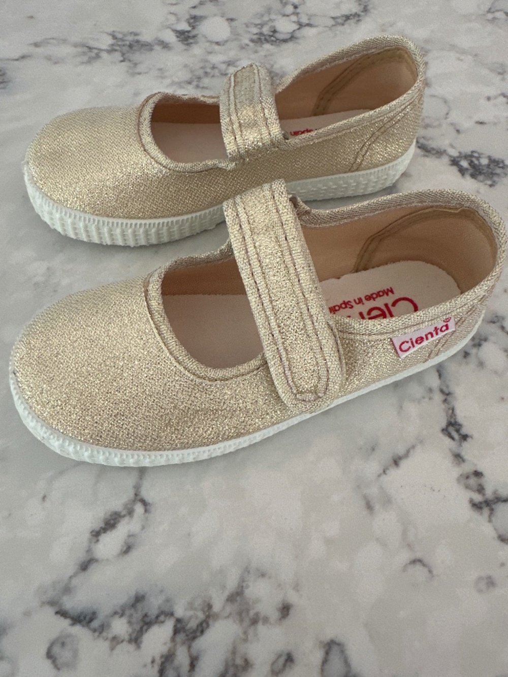 Cienta Kids Girls Gold Sparkle Shoes